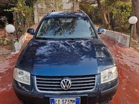 Usata VW Passat 105 CV (77 kW) 2005 Blu Station wagon