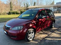 Usata Mazda 2 75 CV (55 kW) 2005 Rosso Utilitaria