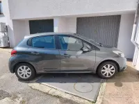 Usata Peugeot 208 68 CV (50 kW) 2015 Grigio Utilitaria