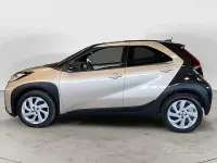 Usata Toyota Aygo X Trend 72 CV (52 kW) 2022 Oro SUV