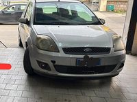 Usata Ford Fiesta 68 CV (50 kW) 2007 Grigio Utilitaria