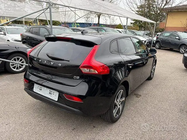 Gebraucht Volvo V40 Business Edition 120 PS (88 kW) 2018 Schwarz Limousine