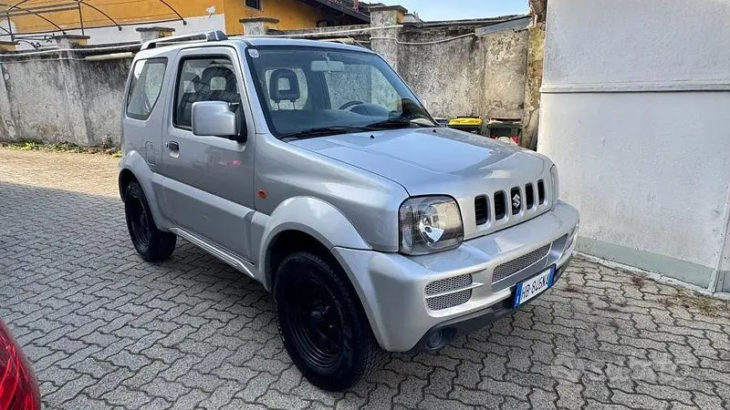 Usata Suzuki Jimny 84 CV (61 kW) 2008 Grigio SUV