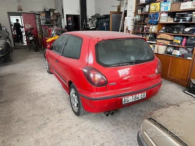 Begagnad Fiat Brava 147 HK (108 kW) 1995 Röd Halvkombi