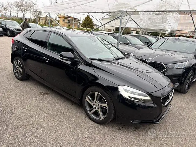 Gebraucht Volvo V40 Business Edition 120 PS (88 kW) 2018 Schwarz Limousine