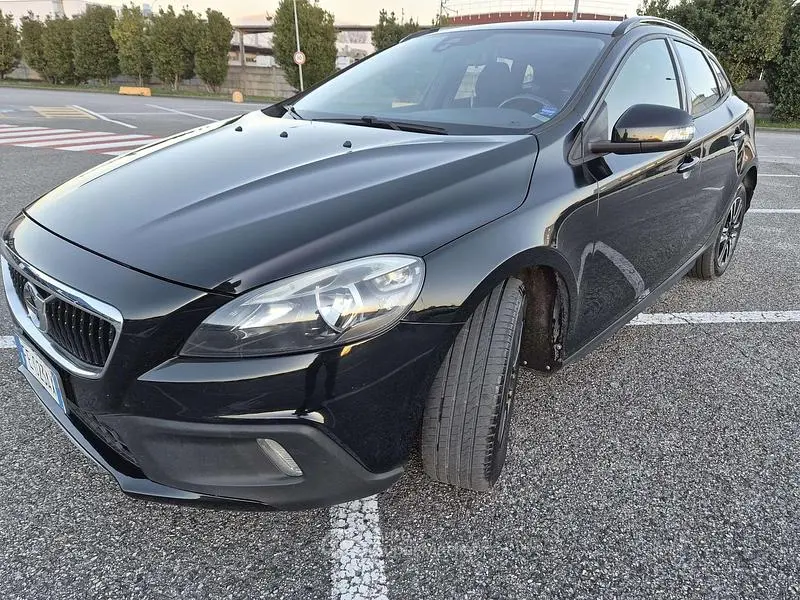 Usata Volvo V40 CC Business Edition 120 CV (88 kW) 2016 Nero Station wagon