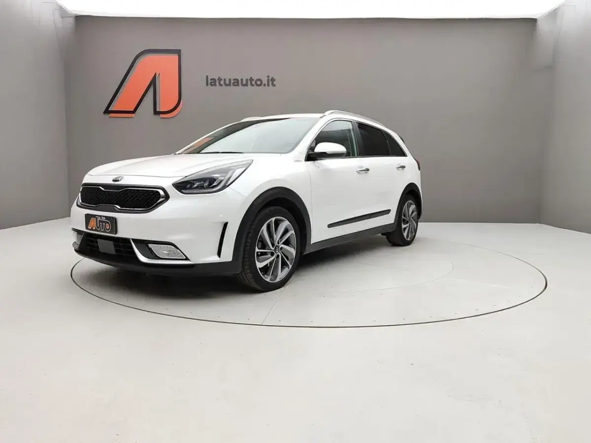 Begagnad Kia Niro Style 105 HK (77 kW) 2019 Vit SUV
