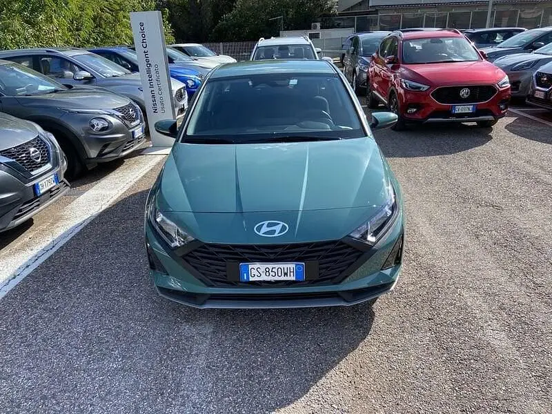 Begagnad Hyundai i20 83 HK (61 kW) 2024 Grön Sedan