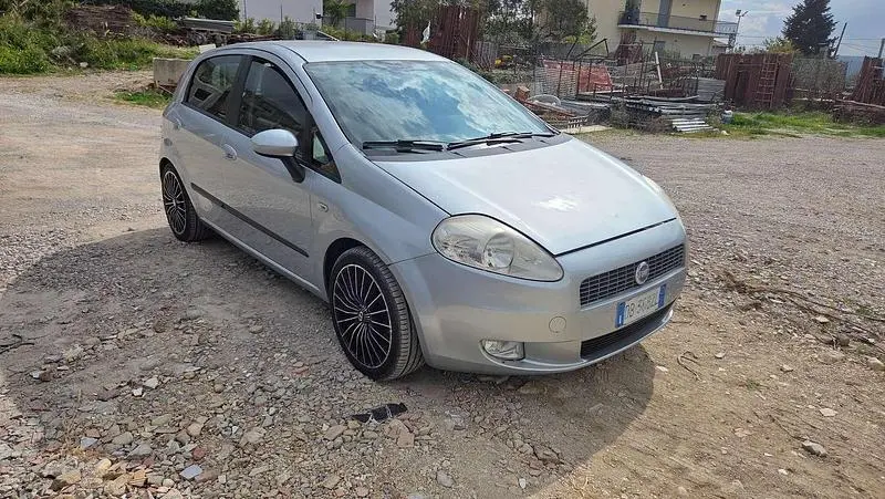 Usata Fiat Grande Punto Dynamic 90 CV (66 kW) 2006 Argento Utilitaria