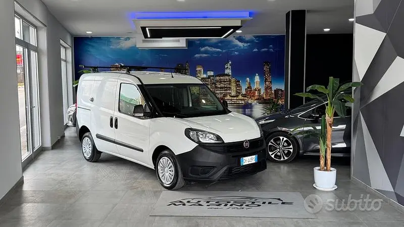 Usado Fiat Doblò Lounge 90 HP (66 kW) 2021 Branco Monovolume