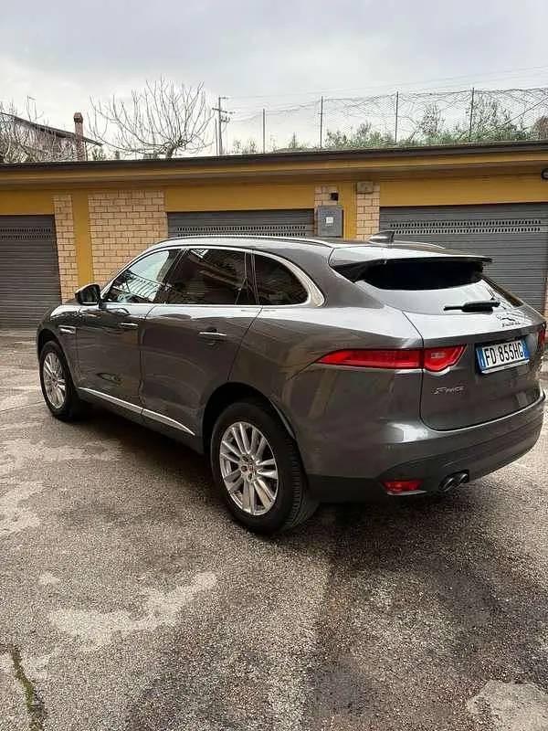 Begagnad Jaguar F-Pace 179 HK (131 kW) 2015 Grå SUV