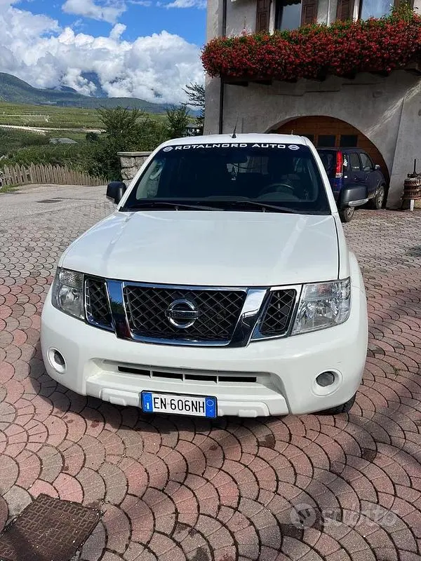 Gebraucht Nissan Navara 190 PS (139 kW) 2012 Weiß Pickup