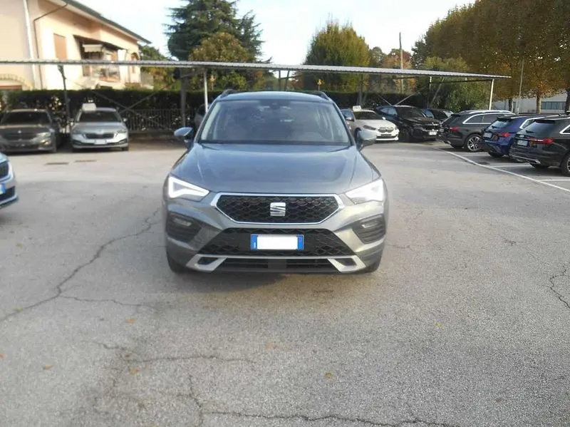 Usado Seat Ateca Business 150 CV (110 kW) 2024 Gris SUV