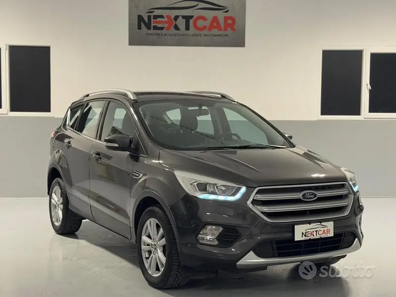 Usado Ford Kuga Business Edition 150 CV (110 kW) 2019 Gris SUV