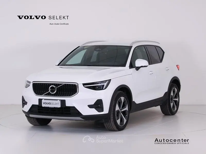 Begagnad Volvo XC40 Core 163 HK (119 kW) 2025 Vit SUV