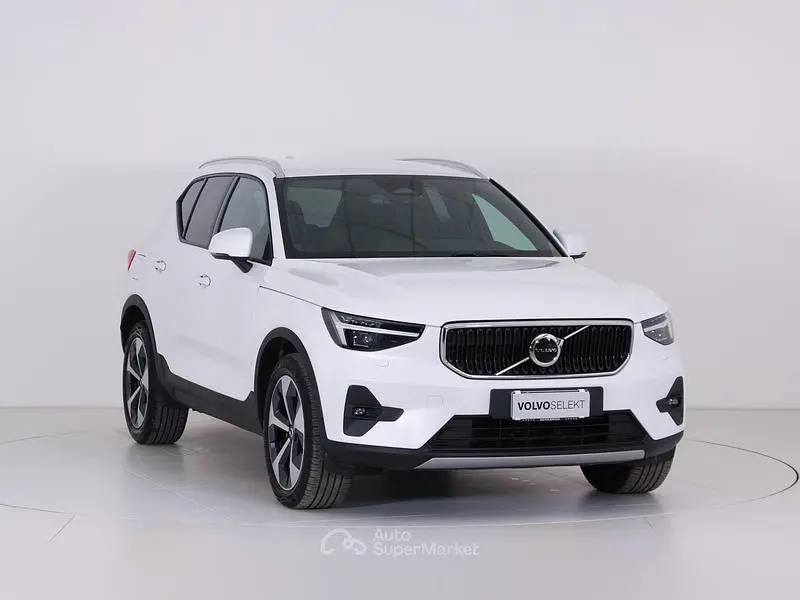 Begagnad Volvo XC40 Core 163 HK (119 kW) 2025 Vit SUV