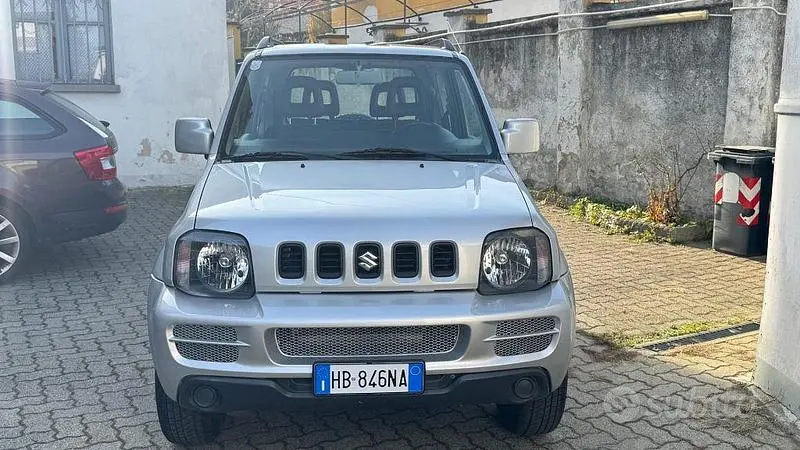 Usata Suzuki Jimny 84 CV (61 kW) 2008 Grigio SUV