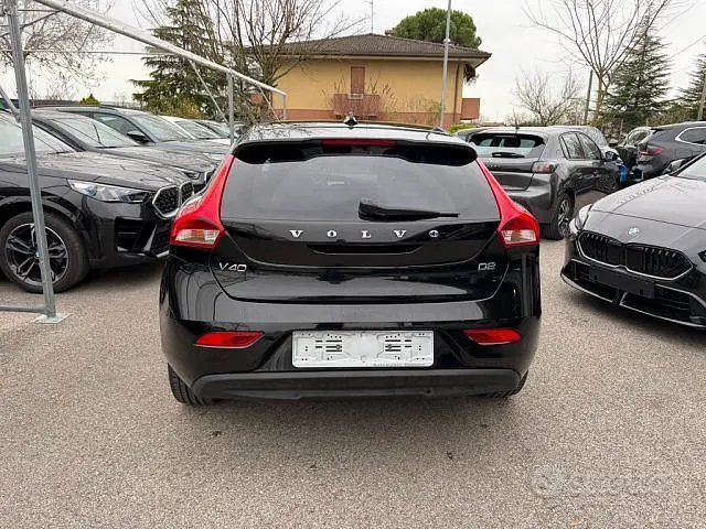 Gebraucht Volvo V40 Business Edition 120 PS (88 kW) 2018 Schwarz Limousine
