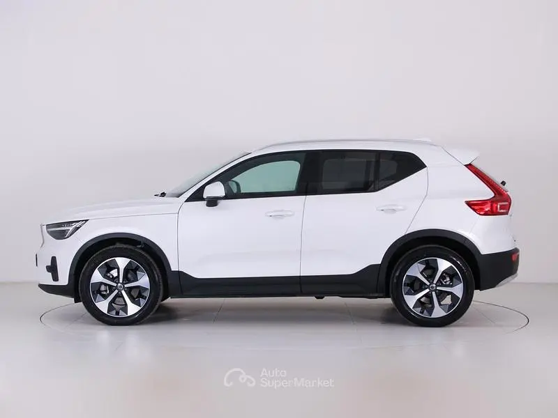 Begagnad Volvo XC40 Core 163 HK (119 kW) 2025 Vit SUV