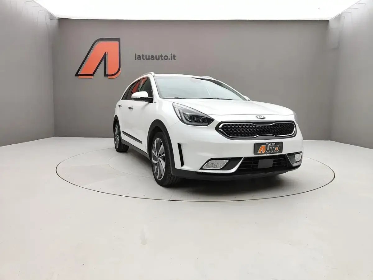 Begagnad Kia Niro Style 105 HK (77 kW) 2019 Vit SUV