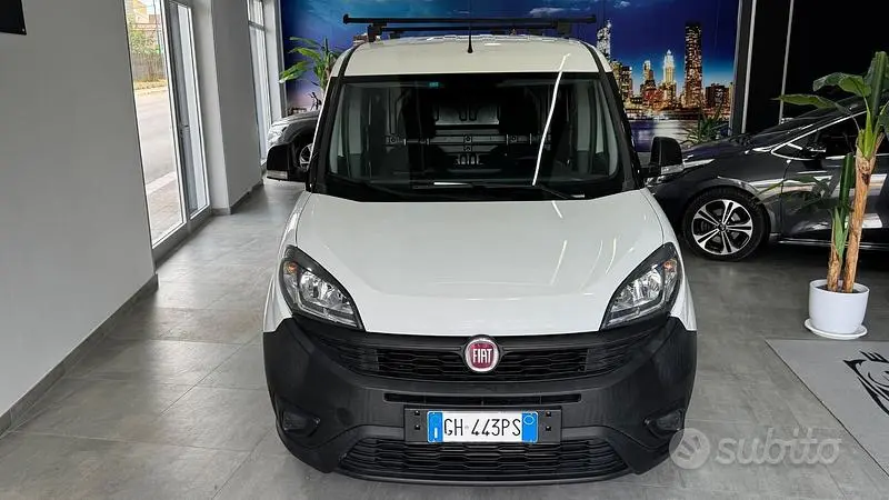 Usado Fiat Doblò Lounge 90 HP (66 kW) 2021 Branco Monovolume