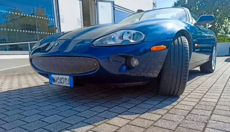 Begagnad Jaguar XK8 284 HK (208 kW) 1999 Blå Cab