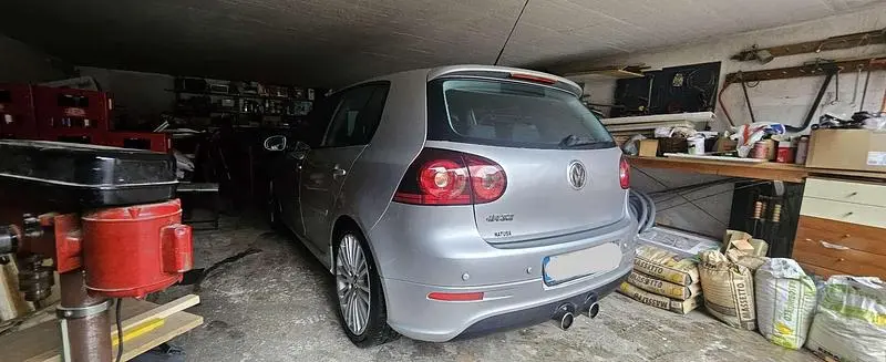 Begagnad VW Golf IV R 250 HK (183 kW) 2006 Silver Sedan