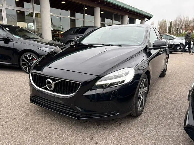 Gebraucht Volvo V40 Business Edition 120 PS (88 kW) 2018 Schwarz Limousine