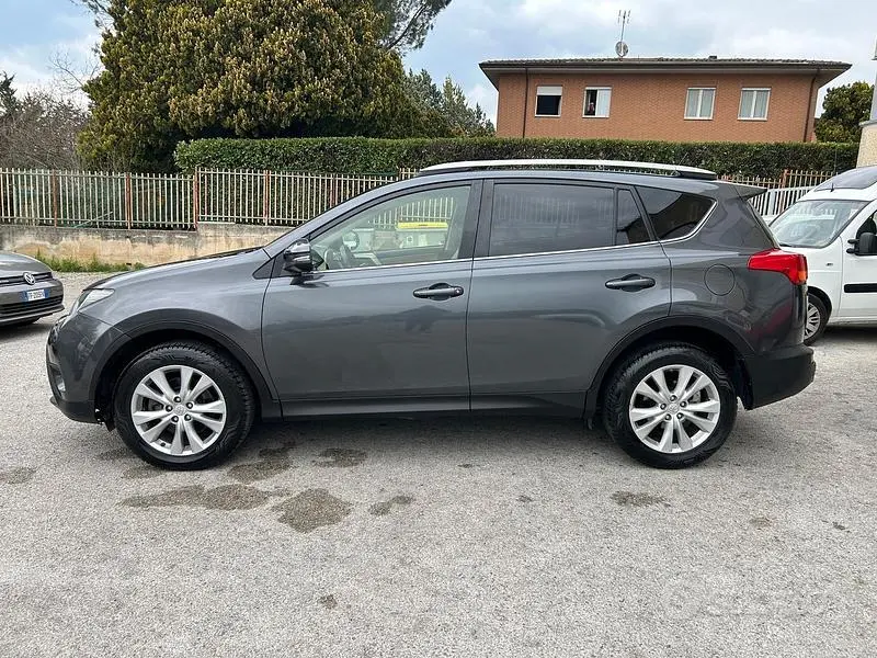 Occasion Toyota RAV4 Lounge 124 ch (91 kW) 2014 Gris SUV