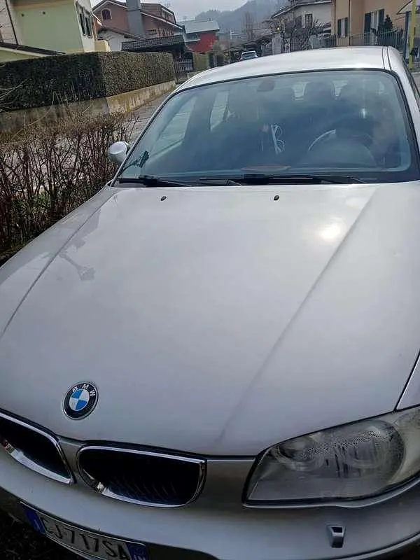 Usata BMW 118 122 CV (89 kW) 2005 Argento Utilitaria