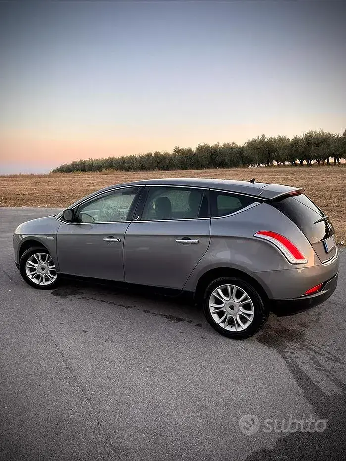 Usata Lancia Delta 90 CV (66 kW) 2013 Utilitaria