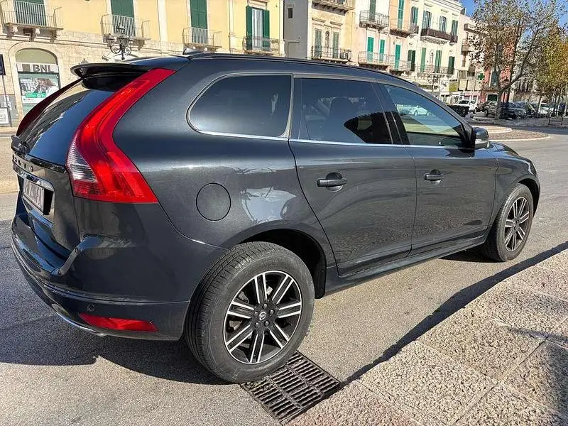 Usado Volvo XC60 Business Edition 150 HP (110 kW) 2017 Preto SUV