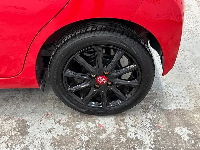 Brugt Toyota Aygo X-play 69 HK (50 kW) 2017 Rød Hatchback