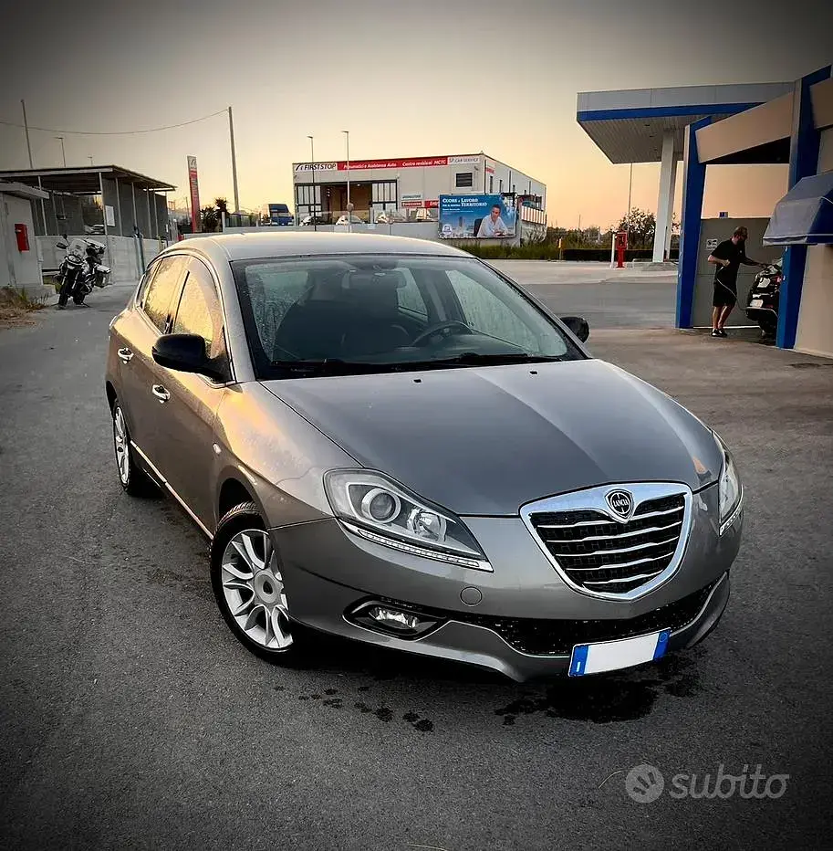 Usata Lancia Delta 90 CV (66 kW) 2013 Utilitaria