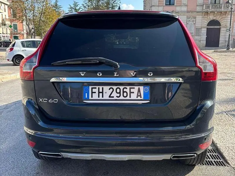 Usado Volvo XC60 Business Edition 150 HP (110 kW) 2017 Preto SUV