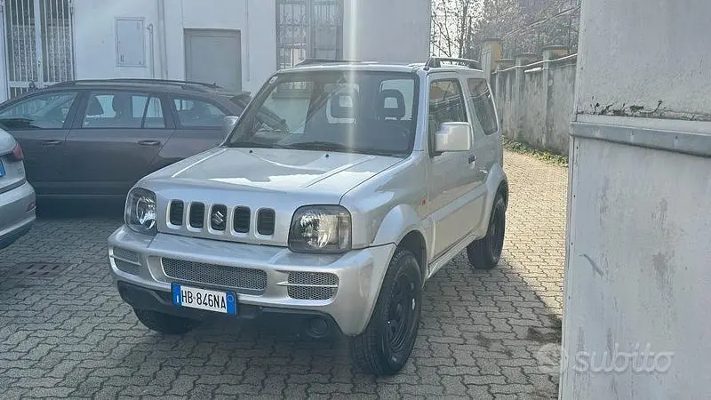 Usata Suzuki Jimny 84 CV (61 kW) 2008 Grigio SUV