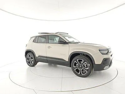 Uusi Jeep Avenger Summit 109 HP (80 kW) 2025 Peessi Katumaasturi