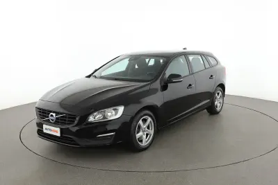 Käytetty Volvo V60 Kinetic 120 HP (88 kW) 2018 Musta Farmari
