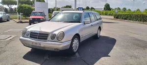 Begagnad Mercedes E200