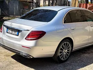 Begagnad Mercedes E200