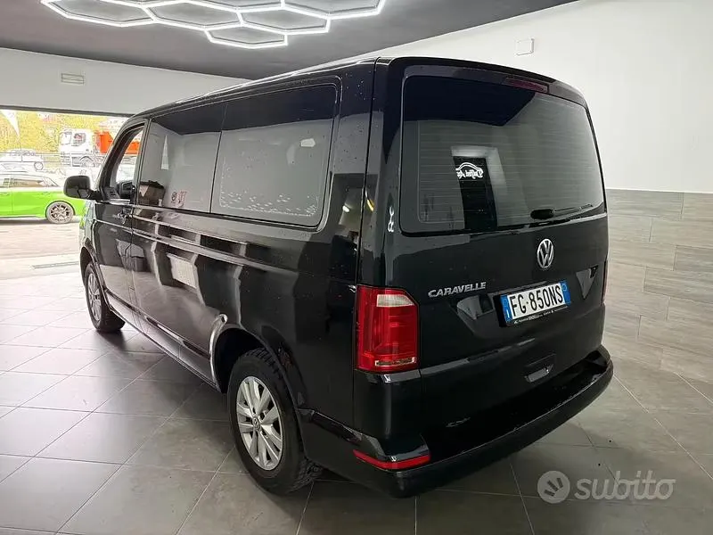 Usata VW Caravelle Trendline 102 CV (75 kW) 2017 Nero Furgone