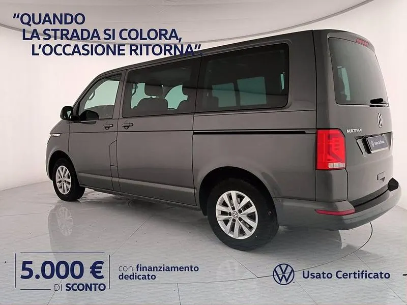 Usata VW Multivan Comfortline 150 CV (110 kW) 2021 Grigio indio metallizzato Furgone
