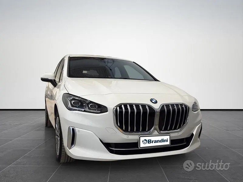 Usata BMW 218 Active Tourer Luxury Line 150 CV (110 kW) 2022 Bianco Monovolume