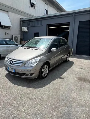 Begagnad Mercedes B200