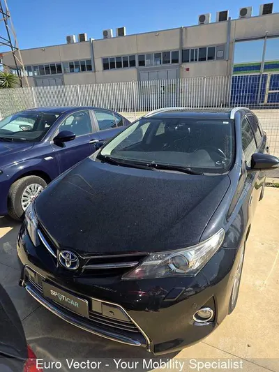 Usata Toyota Auris Hybrid Lounge 136 CV (100 kW) 2014 Grigio Station wagon