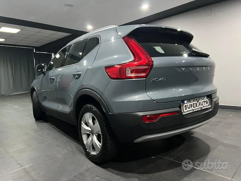 Usata Volvo XC40 Business Edition 150 CV (110 kW) 2020 Grigio SUV