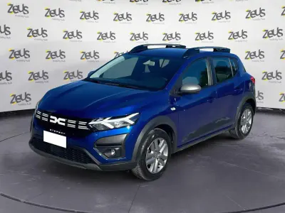 Usata Dacia Sandero Expression 101 CV (74 kW) 2023 Blu Utilitaria