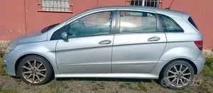 Begagnad Mercedes B200