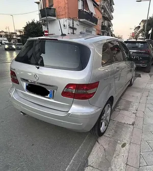 Begagnad Mercedes B200