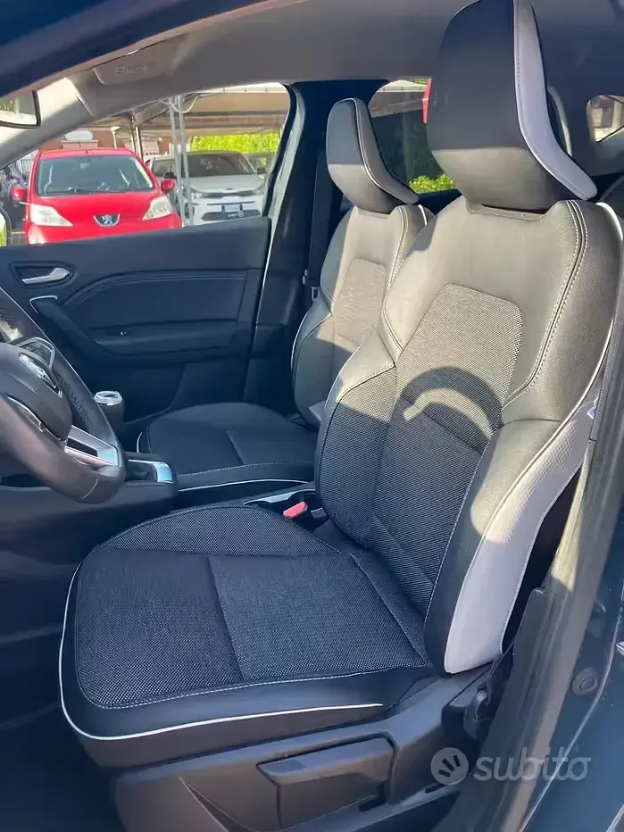 Usata Renault Captur Techno 91 CV (66 kW) 2023 Grigio SUV